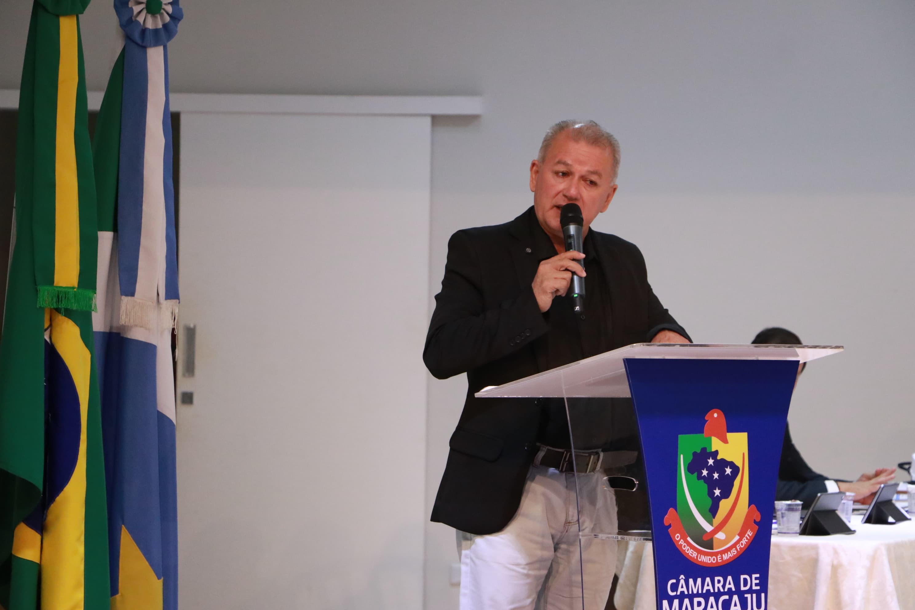 Vereador Joãozinho Rocha cobra troca da iluminação do CEPE Simão Rocha