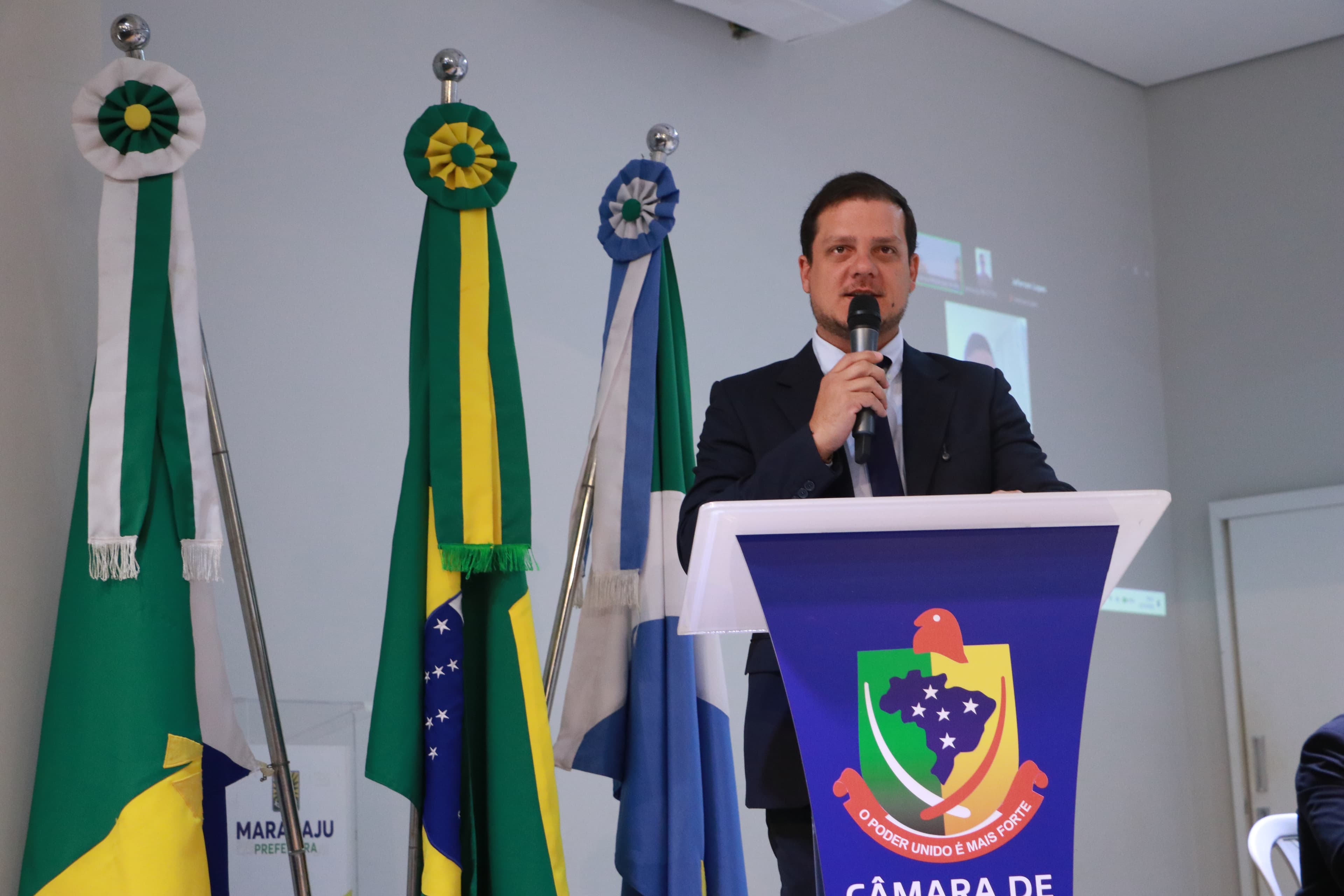 Vereador Patrick Ribas solicita melhorias na iluminação da Praça da Pipa e manutenção em bairros de Maracaju