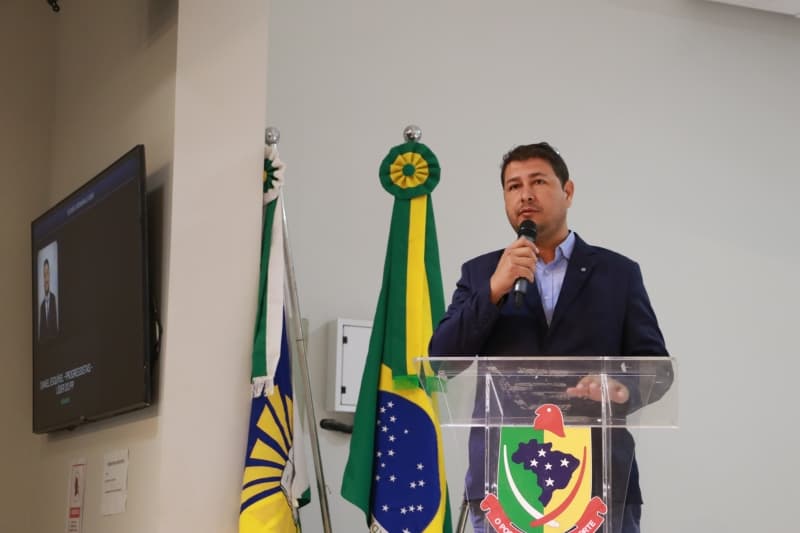 Vereador Daniel Esquivel solicita sinalização e reforço na segurança em acesso da Avenida Senador...
